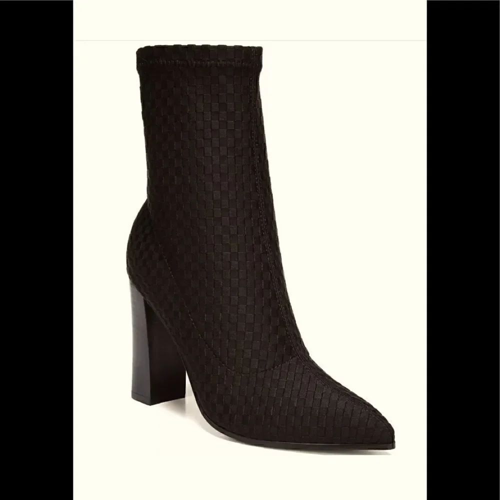 Fergie Women’s Taryn Ankle Boot, Black 6 M